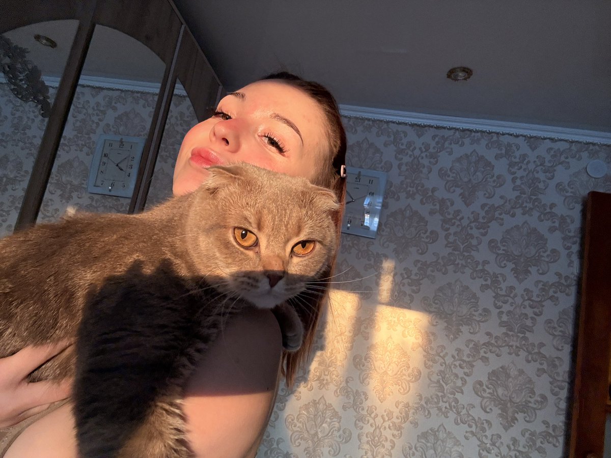 elfelev's tweet image. любими