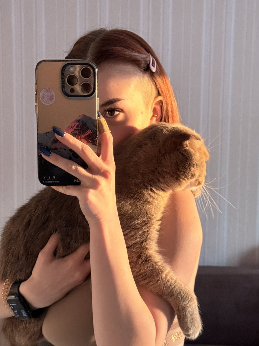 elfelev's tweet image. любими