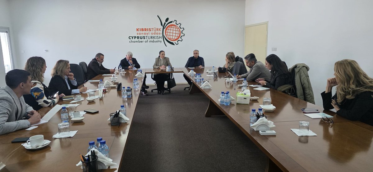 Türkiye medyasından ekonomi muhabirleri, Kıbrıs Türk Sanayi Odası’nı (KTSO) ziyaret etti. 
    Bir dizi ziyaret için ülkemizde bulunan ekonomi muhabirleri, KTSO Yönetim Kurulu üyeleri ve oda profesyonelleriyle bir araya gelerek, Kıbrıs Türk sanayisiyle ilgili bilgi aldı.