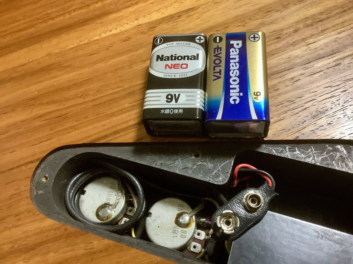 National NEOっていう乾電池知ってますか？これが2024年3月にいい加減交換しないとやばいだろうって交換前に入ってた電池です。Panasonic EVOLTAに交換しました🤭