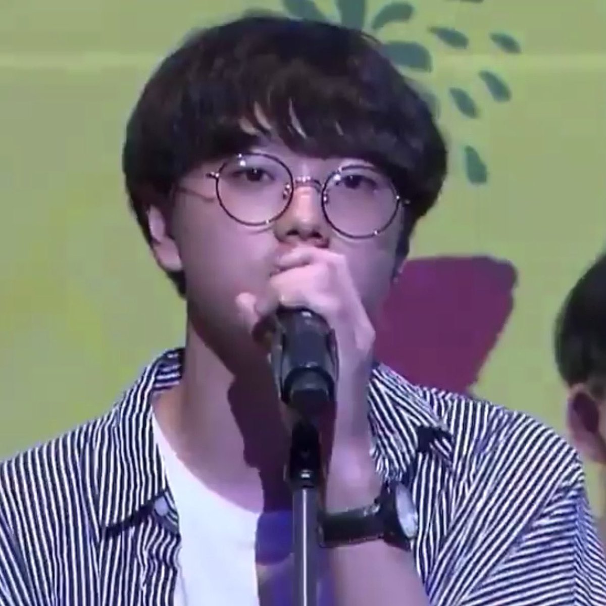 sunghosloops's tweet image. does it ever                       just how fast
drive you crazy                the night changes?