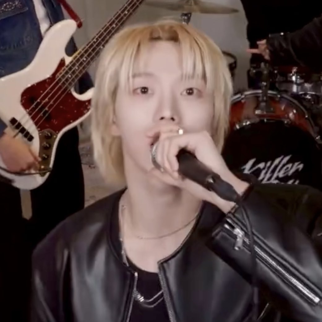 sunghosloops's tweet image. does it ever                       just how fast
drive you crazy                the night changes?