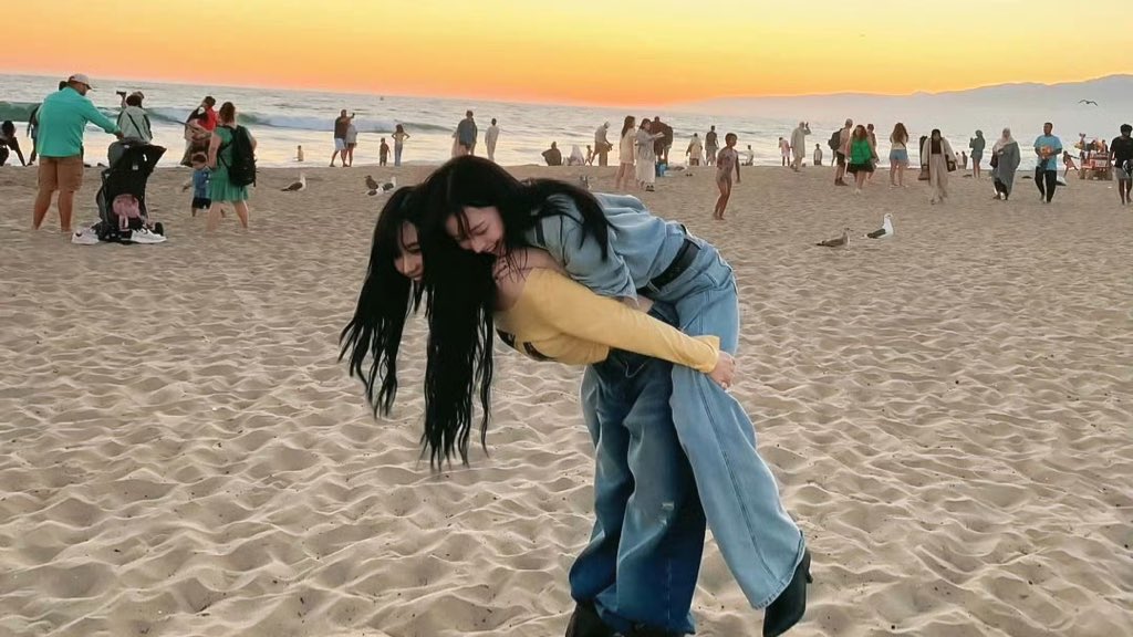 synkbone's tweet image. people we meet on vacation (2025)