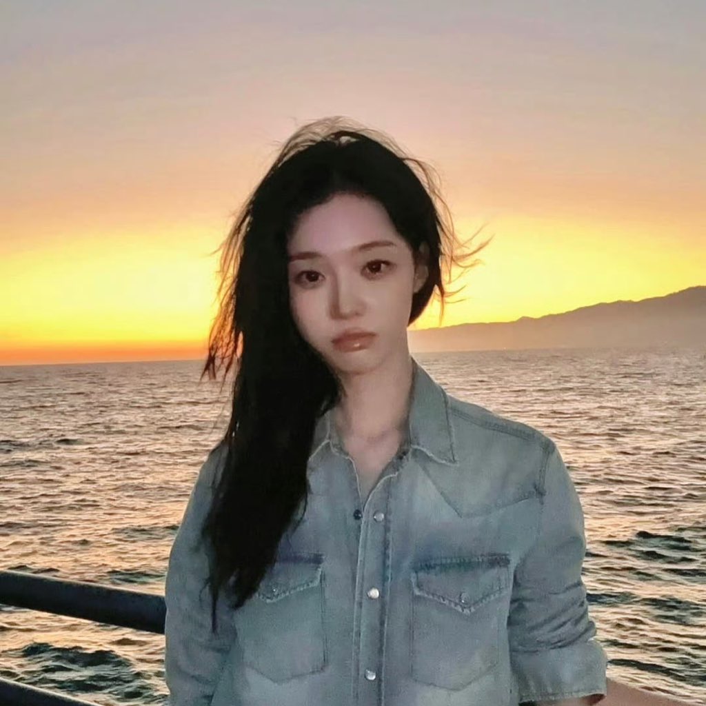 synkbone's tweet image. people we meet on vacation (2025)