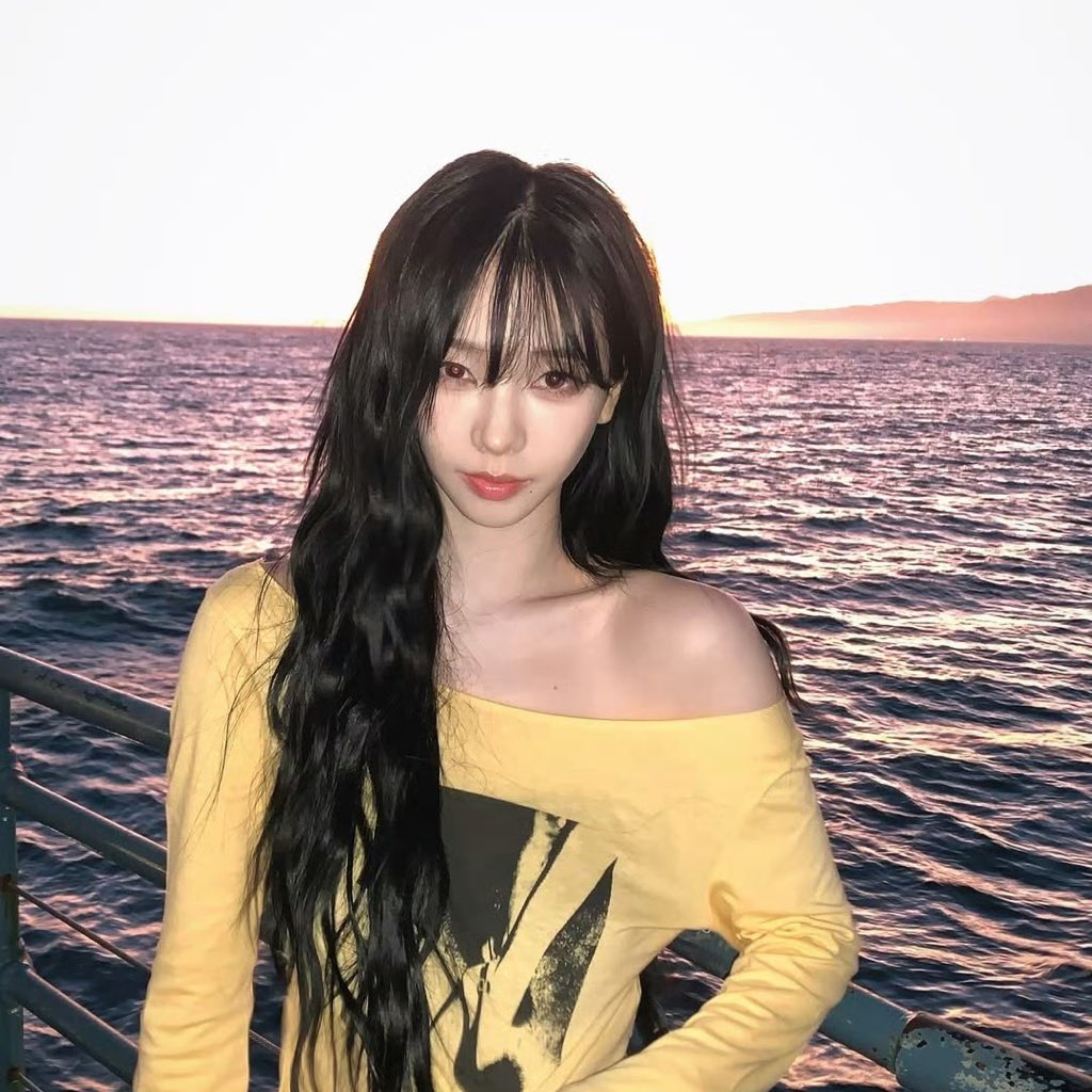 synkbone's tweet image. people we meet on vacation (2025)