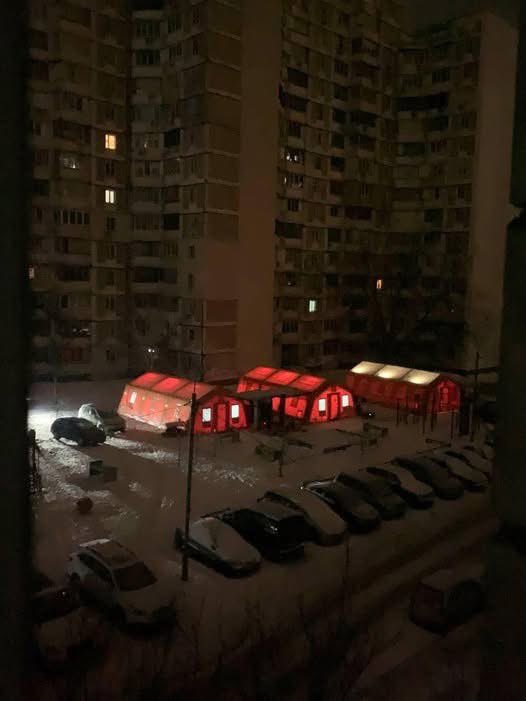 Kyiv. January 13,

-16 Celsius outside.
+9 inside. 

Communities with the help of rescue services are establishing "points of resilience" where people can warm-up, charge their devices and have hot tea/coffee...

We can still see that ruzzians are
 a$$holes even in the dark !!!