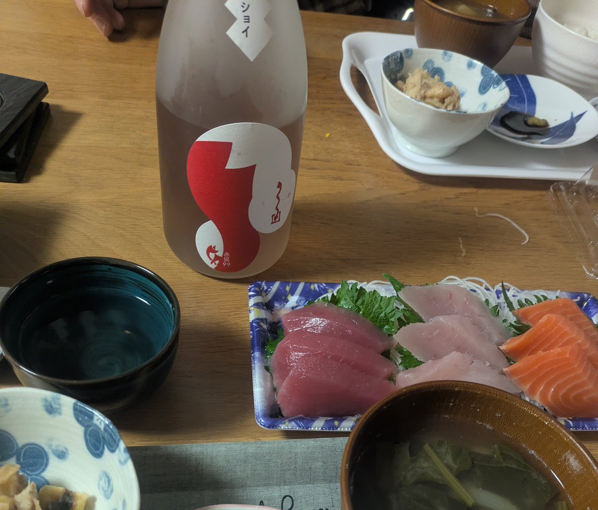 1981Hanku's tweet photo. 今夜は刺身だったので、七戸のさく田、時を超えて🍶⌚
紫黒米を使った赤いお酒。
軽い酸味のある甘いお酒でした🤤 https://t.co/TVMAHDvRXr