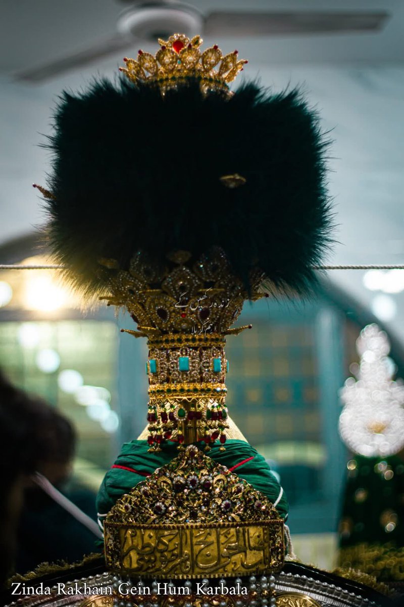 زندان سے کاظمٔ ؀  کو ملی کیسی رہائی 
زنجیر بھی ہے تن پہ اور ساتھ سپاہی
بے گوروں کفن لاش تھی بغداد کے پل پر 
 لٹتی رہی بے جرم ہی زہراء ص  کی کمائی
 #MusaAlKadhimAS