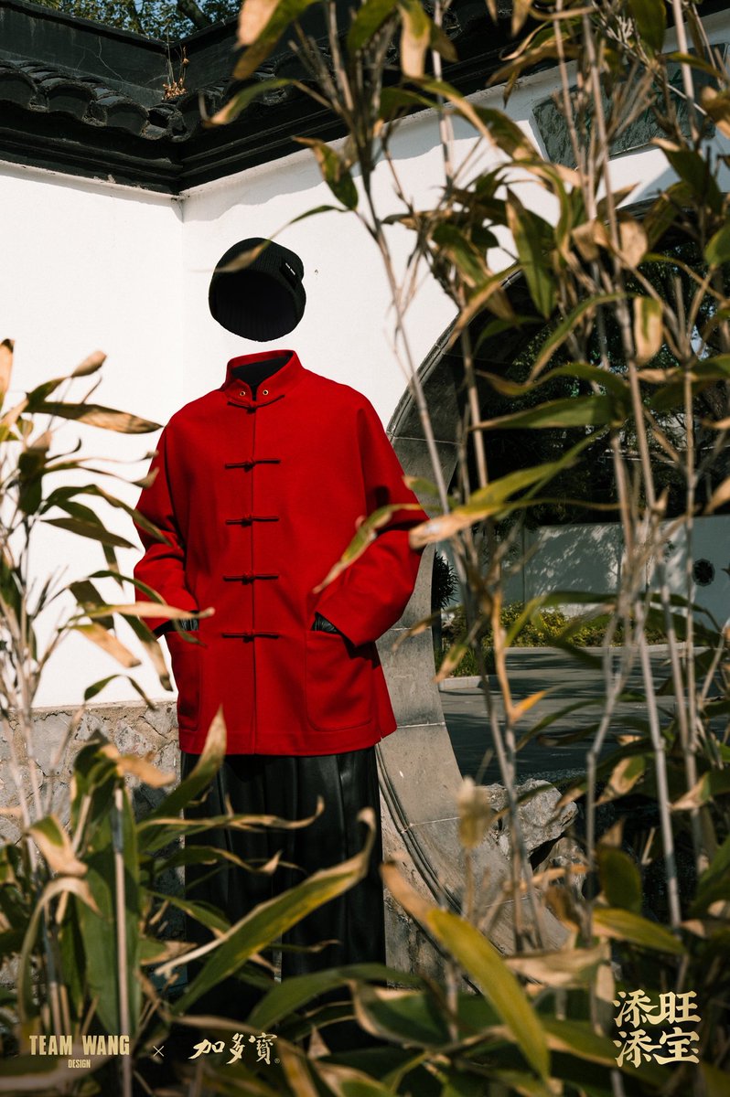 TEAM WANG design links up with Jiaduobao for a special Chinese New Year drop.

From reworked Tang-style pieces to everyday hoodies, the collection blends traditional tea culture with modern silhouettes.

Selected items from  TWD × JDB CNY Collection are still available. Shop now.