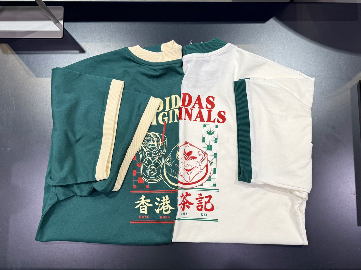 adidasの香港限定グッズが可愛い💙💚空港の中にもあるので、香港に来た