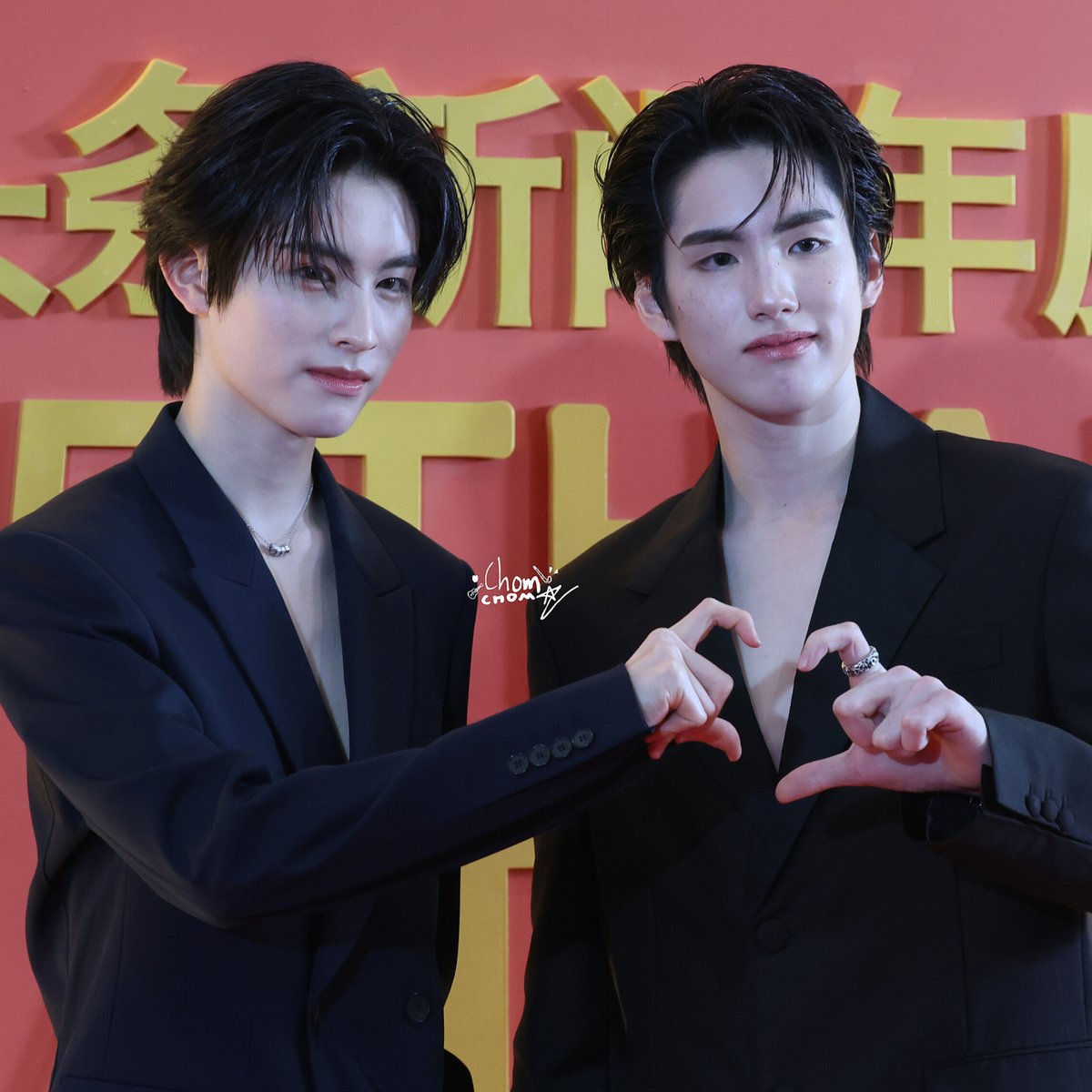 chomchom_AA's tweet image. ลูกพีชคุณธีร์ในซีรี่ย์      ลูกพีชคุณธีร์ในชีวิตจริง

และคุณธีร์ยิ้มมุมปากเหมือนกันอีก 😏 นี่แหละ ๆ