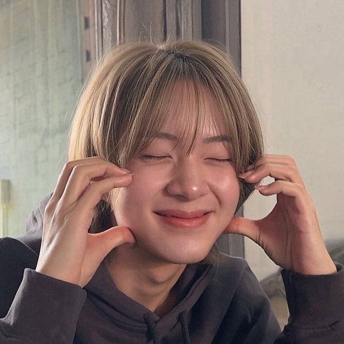 Peachyppoly's tweet image. รักคนสวยไว้หน้าม้า

รักคนสวยไว้หน้าม้าพริ้ว ๆ 

รักคนสวยไว้หน้าม้าพริ้ว ๆ หนีบธรรมชาติ

รักคนสวยไว้หน้าม้าพริ้ว ๆ หนีบธรรมชาติ ไม่โดนช่างอัดสเปรย์เป็นก้อนอีกต่อไป