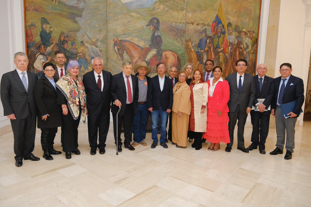 petrogustavo's tweet image. Participantes de la comisión asesora de Relaciones Exteriores