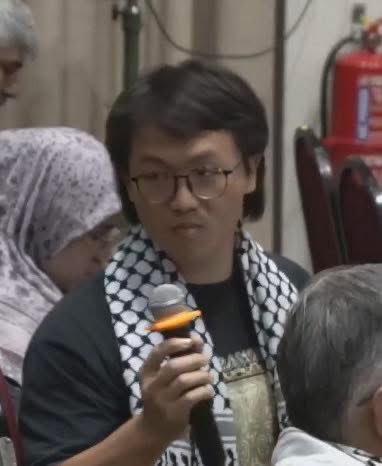His name “Rex Tan”, <a href="/PDRMsia/">Polis Diraja M'sia</a> should take action against this instigator. U nak main2 tuduh zionist kau main dlm majlis makan malam babi sesama kau sudah. 

Ini smpai menipu lepas tu tunggang nama org Palestin samakan diri dgn situasi diog, cina mcm ni mmg pendatang tak sedar diri