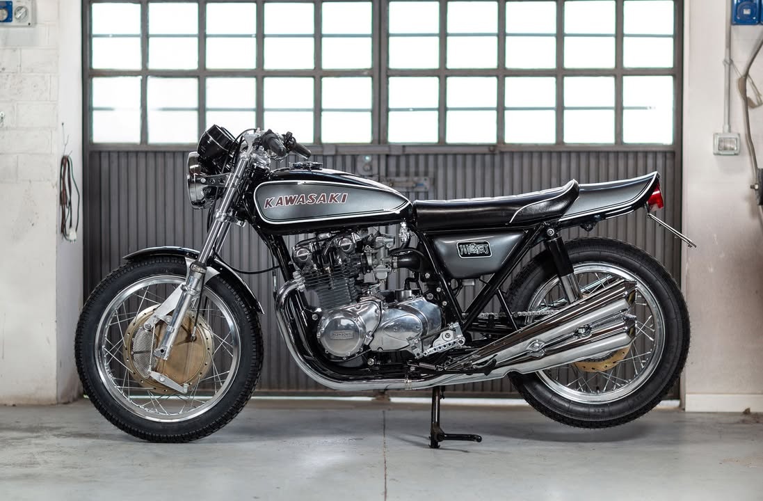 CafeRacrsReturn's tweet photo. As for as customising classics goes this beautifully executed resto-mod gets our wholehearted approval.
Read the full story of the build here: https://t.co/g4BfjpyVdg
๐ธ @Special Mr Martini
#custombike #restomod #kawasakiz900 #mrmartini #italianstyle #returnofthecaferacers ๐๏ธ๐ฎ๐น๐ง https://t.co/wK0l2DAYbv