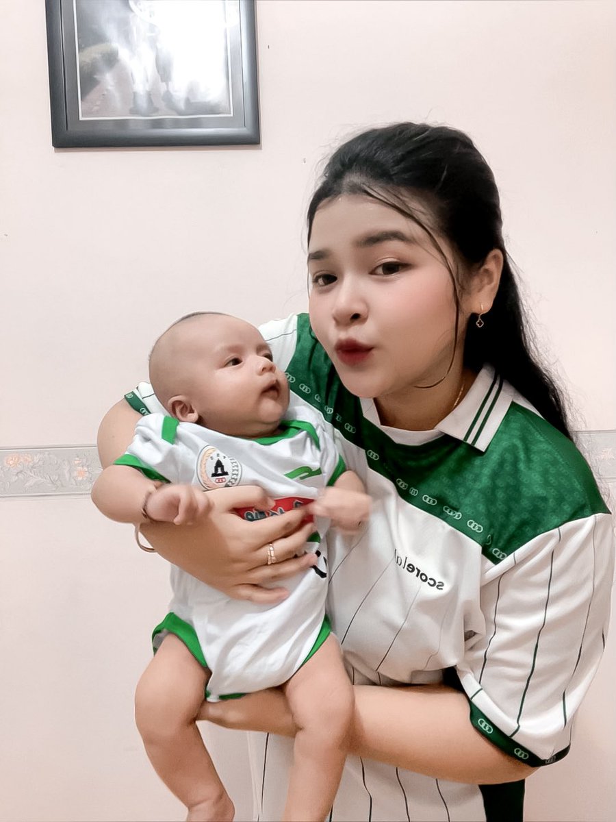 Dulu gatau kalau di dalem perut udah ada adek, diajak ibuk ke manahan trs. Melewati jalan yg gronjal” banyak jeglongan🥲

#Allahummabarik