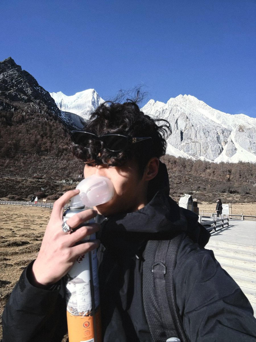 亚丁的意思是离太阳最近的地方