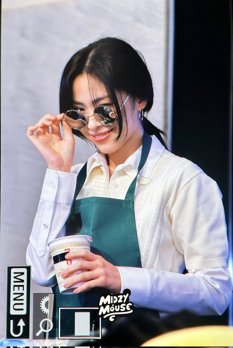 Ryujjna's tweet photo. Meet me—Sakamoto Ryujin, the legendary hit woman 🔫🥡 https://t.co/owVIwQ0P0w