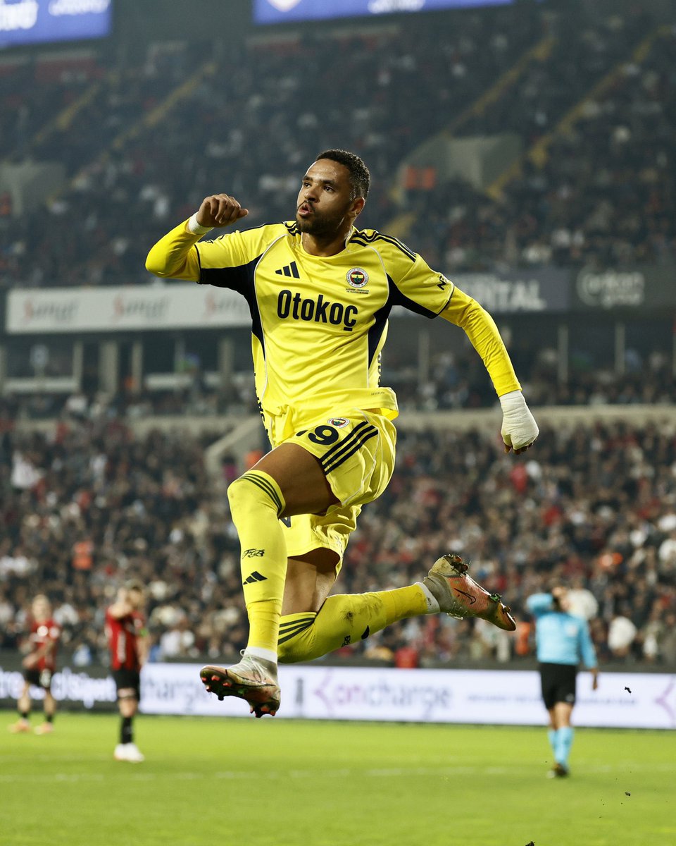 TekYolFener's tweet photo. #SONDAKİKA | Fabrizio Romano: "Everton, Youssef En-Nesyri için Fenerbahçe'ye 20 milyon euro satın alma opsiyonlu kiralama teklifi gönderdi. Görüşmeler sürüyor." https://t.co/lwnAjgvPEr