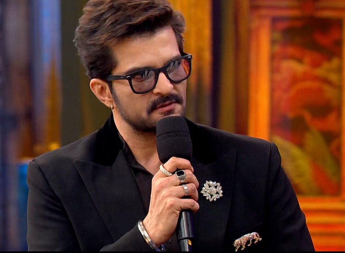 its_SanyHere's tweet photo. Trust me he is 47+ 🫠🥵
#RaqeshBapat #BiggBossMarathi6 https://t.co/hZht3xU7Rp