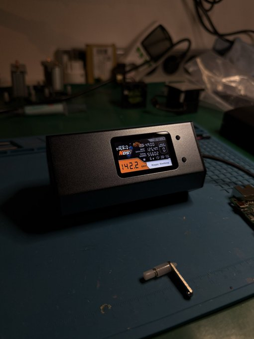 TheSoloMiningCo's tweet image. 🚨 GIVEAWAY TIME 🚨

I’m giving away a NerdNos Desktop Miner — with custom laser engraving on the unit (your design / text / idea) — to anyone in the world, and I’ll cover shipping. 🌍📦
I will even work with you on the artwork!

To enter:

1 : Like this post
2: Follow us
3:…