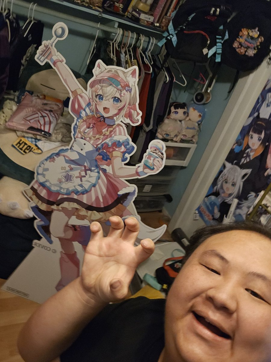 EdwardFang15's tweet photo. Just came back home from my trip. Watched the live and had my sister pick up the Board while I was gone.
Thanks @tsunscoops  and @hololive_En for the amazing ice cream and collab. #FUWAMOCO #IRySart #BauBau https://t.co/15HDMjcZy3
