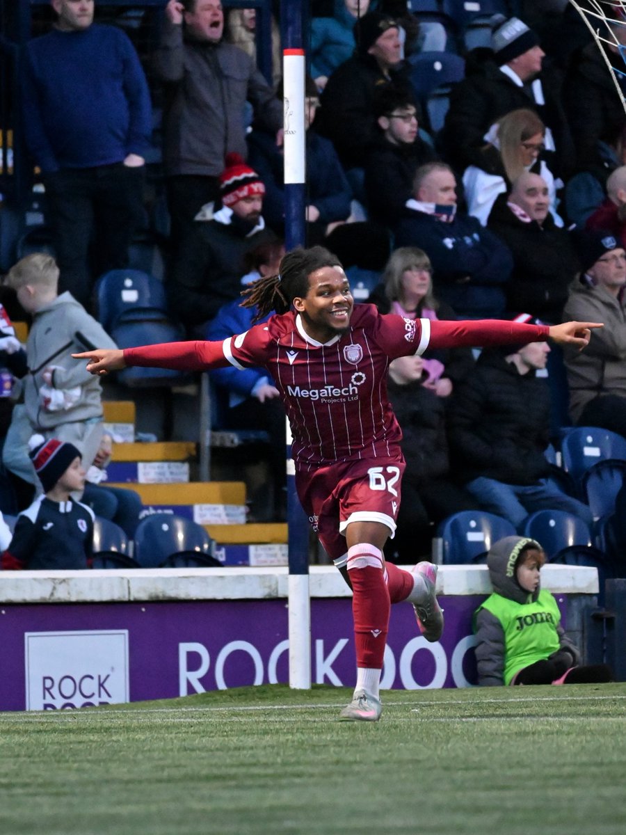 ArbroathFC's tweet photo. 𝐌𝐞𝐛𝐮𝐝𝐞 𝐒𝐭𝐚𝐲𝐬!

Arbroath FC can confirm that Dapo Mebude has extended his deal until the end of the season.

Dapo joined the club, initially until January, in late October and we are delighted to have him extend!

#ArbroathFCLive #MonTheLichties #Resurgence https://t.co/RqnOQg6vWR