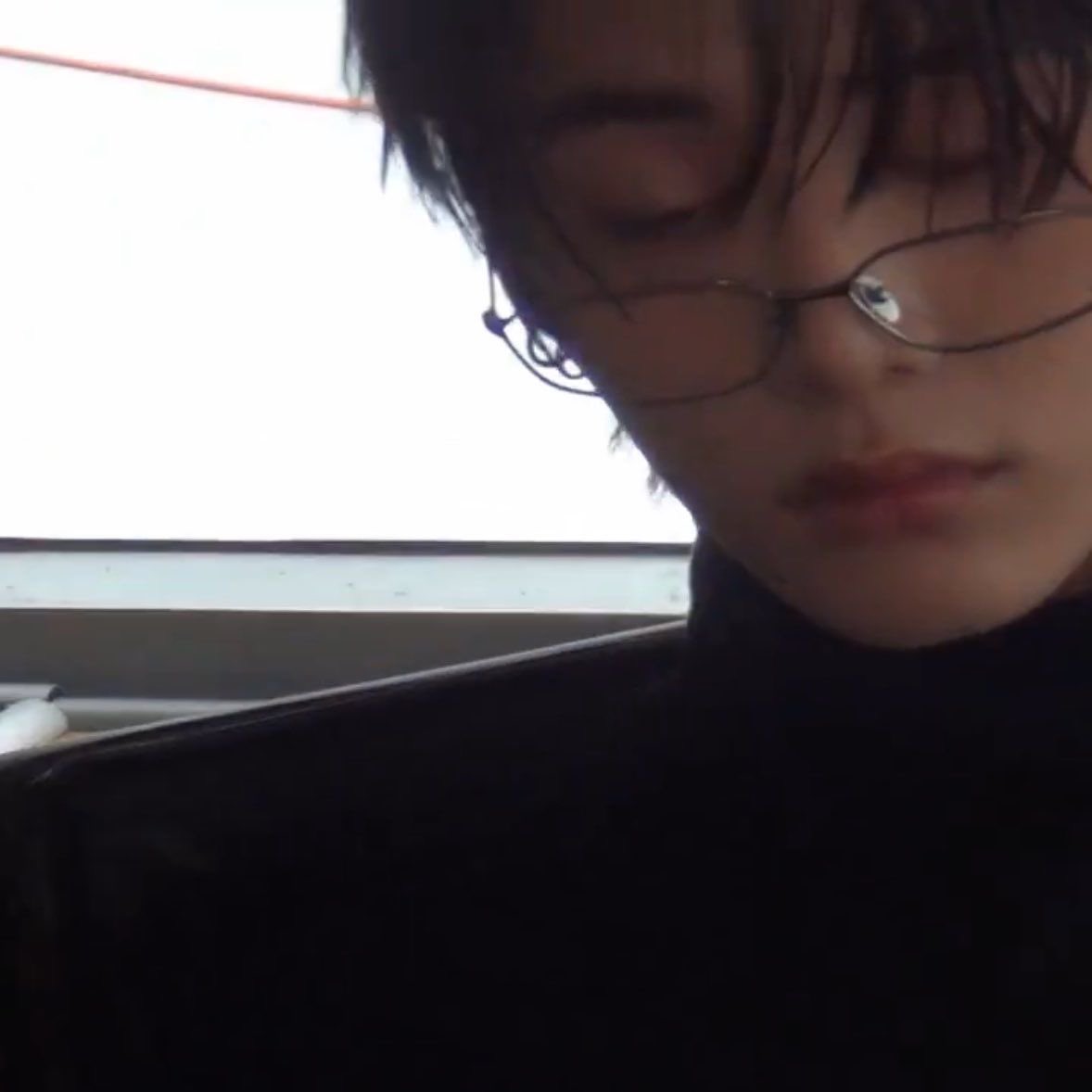 taesnique's tweet image. #태산: we moved on from this look way too fast 🕷️