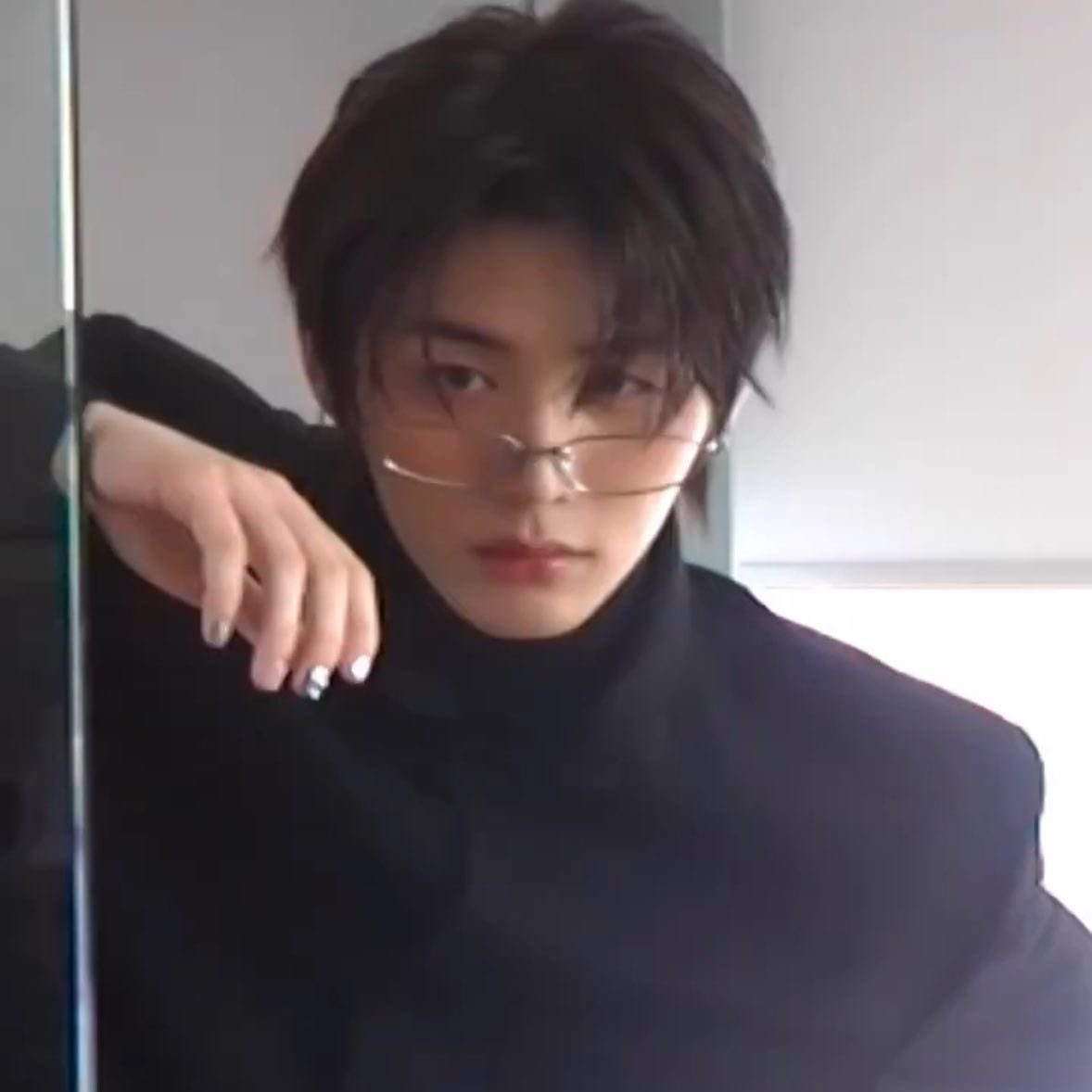 taesnique's tweet image. #태산: we moved on from this look way too fast 🕷️