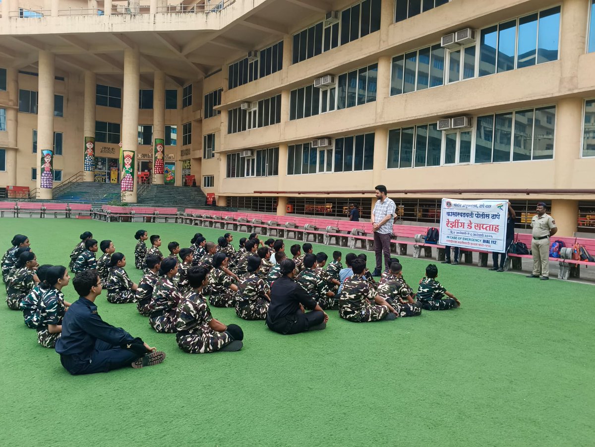 ThaneCityPolice's tweet image. 👮‍♂️📚 जनजागृती उपक्रम

ठाणे पोलीस आयुक्तालयांतर्गत
 झोन–5, कासरवडवली पोलीस स्टेशन व
 ईगल ब्रिगेड फाउंडेशन यांच्या संयुक्त विद्यमाने
🏫 शालेय विद्यार्थ्यांसाठी
🔐 सायबर क्राईम
🚫 अँटीनार्कोटिक्स
👩‍🦰 महिला सुरक्षितता
याविषयी जनजागृती करण्यात आली.
#CyberAwareness #StudentSafety