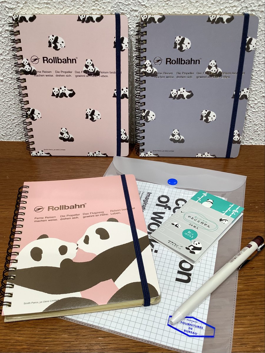 スミス パルコヤ上野では、上野店限定商品として双子パンダのロルバーンをご用意しています！
仲良くじゃれあう双子パンダを配したデザインは、店頭とオンラインパルコのみのお取り扱い。上野にお立ち寄り際はぜひお土産にどうぞ。
#パンダカーニバル #パルコヤ上野 #ロルバーン