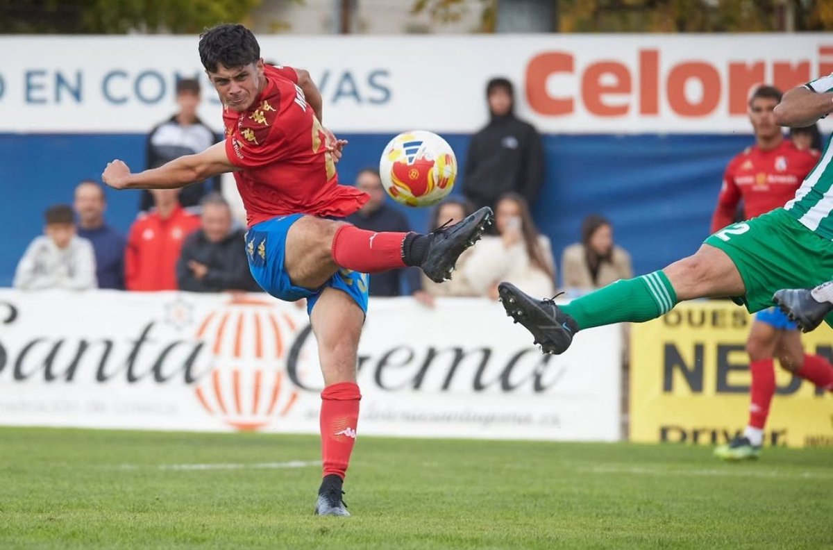 🟠 FÚTBOL

⚽ La <a href="/ArandinaCF/">Arandina C.F.</a> cerrará la llegada del delantero <a href="/menormolinero/">menor</a> como 1️⃣' refuerzo en el mercado invernal 

▶️ El ariete procede del <a href="/cdcalahorra/">CD Calahorra</a> donde ha logrado 4️⃣ goles en 1️⃣6️⃣ partidos. Formado en la cantera <a href="/Burgos_CF/">Burgos Club de Fútbol</a> logró el ascenso a 2️⃣' <a href="/rfef/">RFEF</a> la pasada