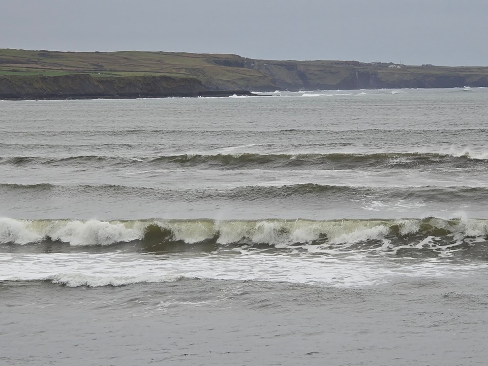 2ft waves, Mod S 16kts Xshore wind, Air temp 6C Water temp 9.9C, Low tide 08:09, 20:31, High tide 14:26