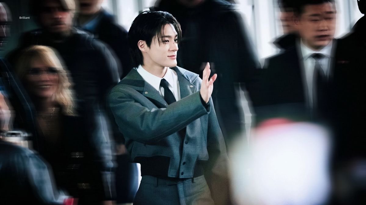 aijiyw's tweet image. fashion week jeno you’re so dearly missed :(