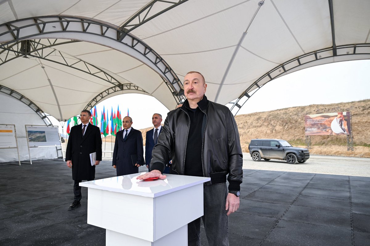Zibrahimov1's tweet photo. Azərbaycan Respublikasının Prezidenti İlham Əliyev Ağdərə rayonunun Canyataq kəndində “Dəmirli” Filiz Emalı Kompleksinin fəaliyyəti ilə tanış olub. Bu layihə #işğaldanazadedilmiş ərazilərdə dağ-mədən sənayesinin bərpasında mühüm mərhələdir. https://t.co/C3KxOjXRTd