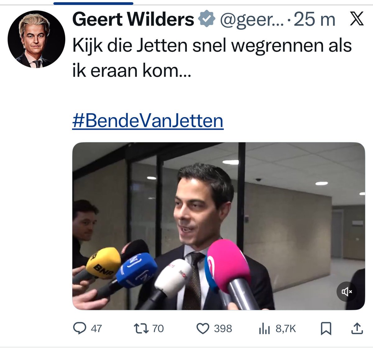 Sandra_van_Dam1's tweet image. Er is maar één politicus die wegrent van de problemen in Nederland en dat ben jij Geert Wilders.