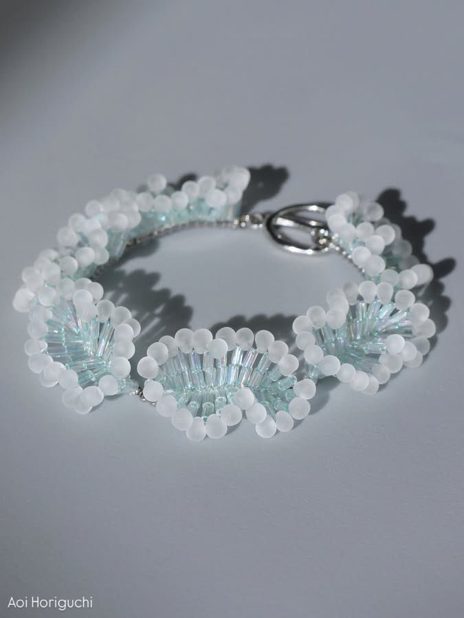 RT @ikotoomoitsuita: 海の中でゆらめく珊瑚 coral bracelet
