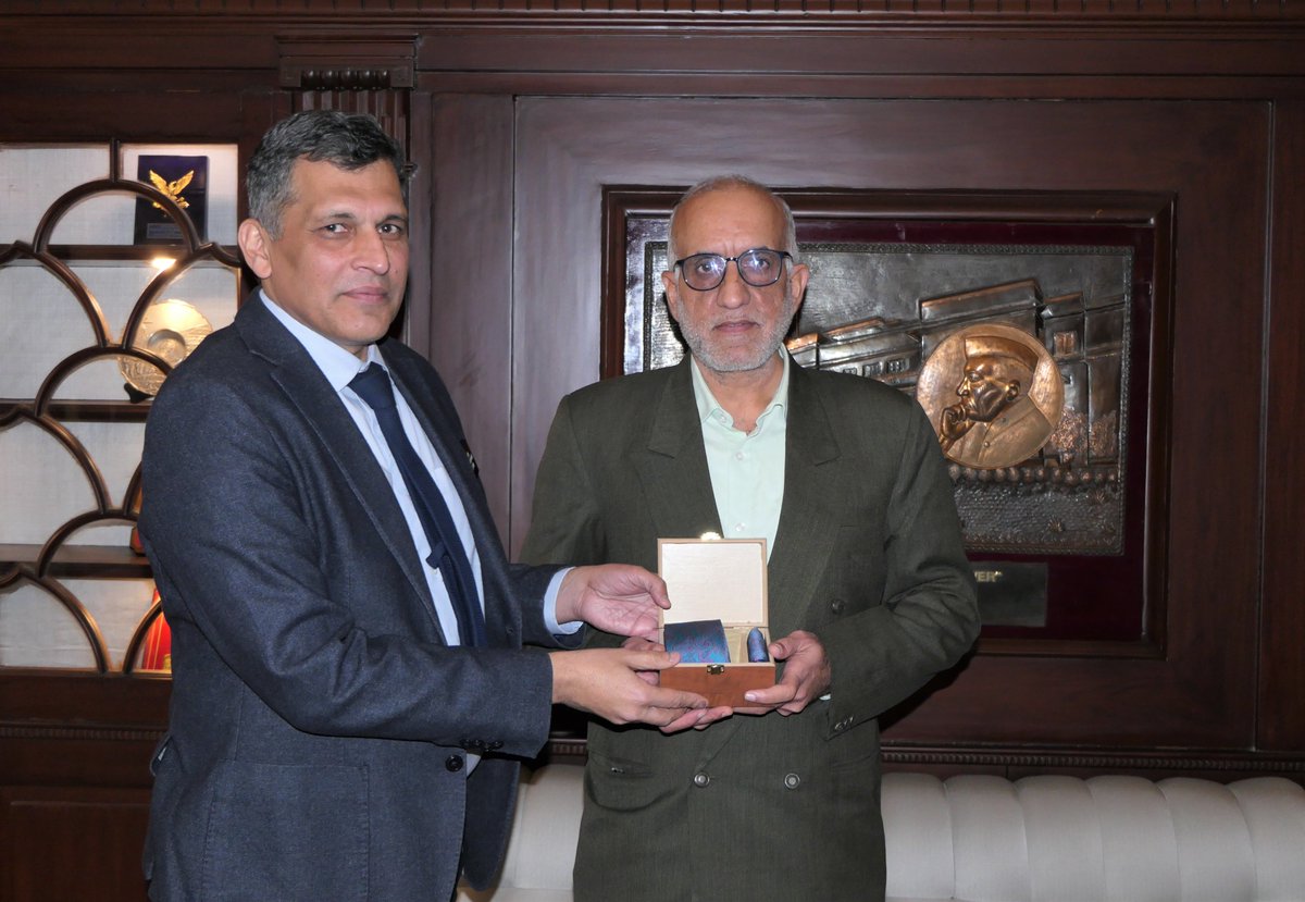 ndc_mod's tweet photo. Dr.Kuldeep Ratnoo,Director India Policy Foundation delivered a talk on,Role of Indian Diaspora in Nation Building to NDC course participants today.He elucidated Diaspora’s contribution in Cultural,Finance, International Relations &amp; Strategies toward   development for rising India https://t.co/Qdn93Rs629