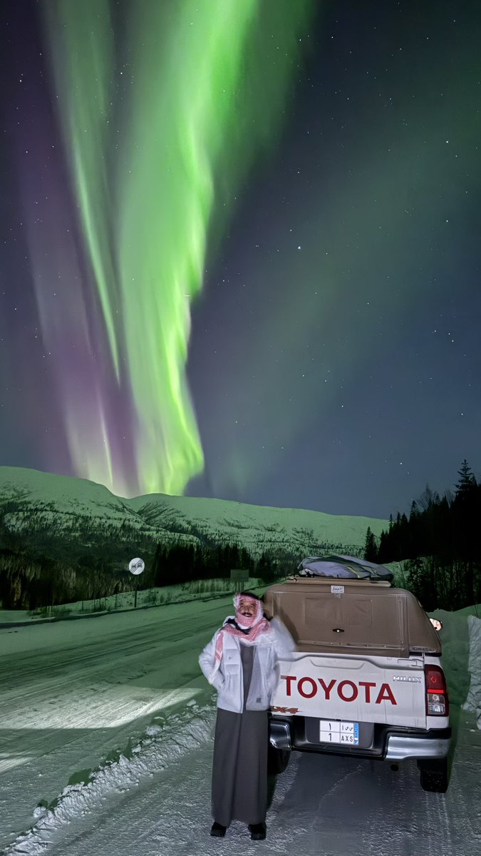 Malliik_'s tweet photo. الحمد لله بعد رحلة من السعودية 🇸🇦 إلى النرويج 🇳🇴 
وفقنا الله لمشاهدة هذا الحدث العظيم النادر فسبحان الخالق العظيم ❤️🟢 https://t.co/KHrE2kMWPo