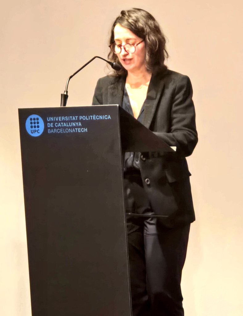 CarmeFenoll's tweet image. 🏛 Nou lideratge a l’ETSAB UPC: Eulàlia Gómez Escoda pren possessió com a directora.
💪 Primera dona al capdavant de l’Escola d’Arquitectura, protagonista de l’Any Gaudí i la Capitalitat Mundial de l’Arquitectura. Enhorabona!