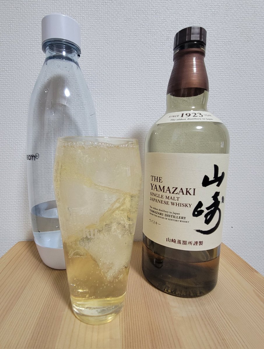 水曜日お疲れ様でした🙇
少し早く帰宅したので、風呂前に１杯だけ山崎をハイボールにして水分補給したいと思います🍻