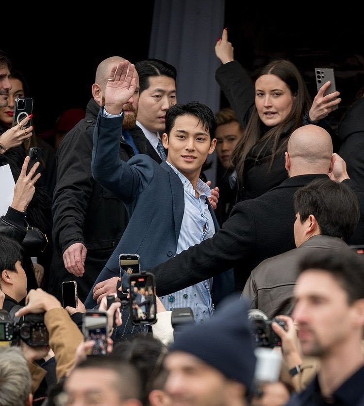 caratdeul550070's tweet image. the aura and power he holds #민규