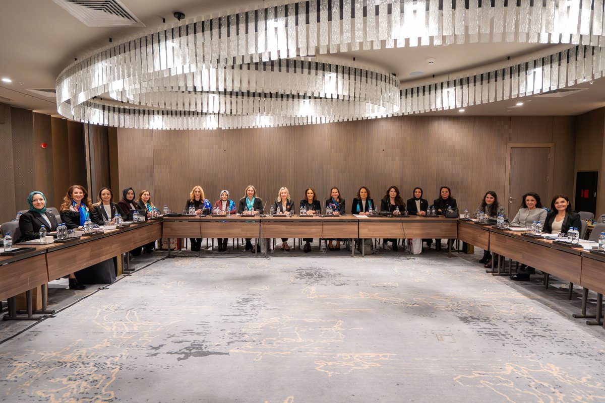 Ocak ayı İcra Komitesi toplantımızı, Başkanımız Sabriye Şen ve Komite Üyelerimizin katılımıyla gerçekleştirdik.

Toplantıda, kentimizde kadın girişimciliğini güçlendirecek projeler ve ekonomik kalkınma hedeflerimizi değerlendirdik.

Üreten kadınlarla, daha güçlü bir Bursa! 💼✨