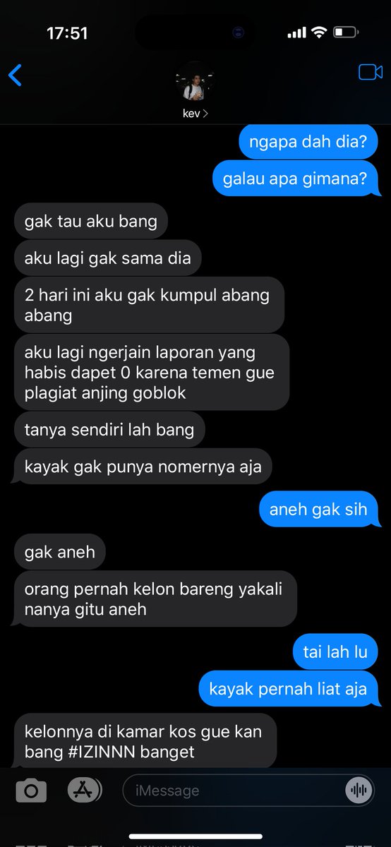 meeningroutin's tweet photo. cuman si kepin yang diribetin ating soal nicha—btw si nicha sama ating deket tapi gengsi aja gitu soalnya si ating sok jual mahal https://t.co/h4NyQamPV0