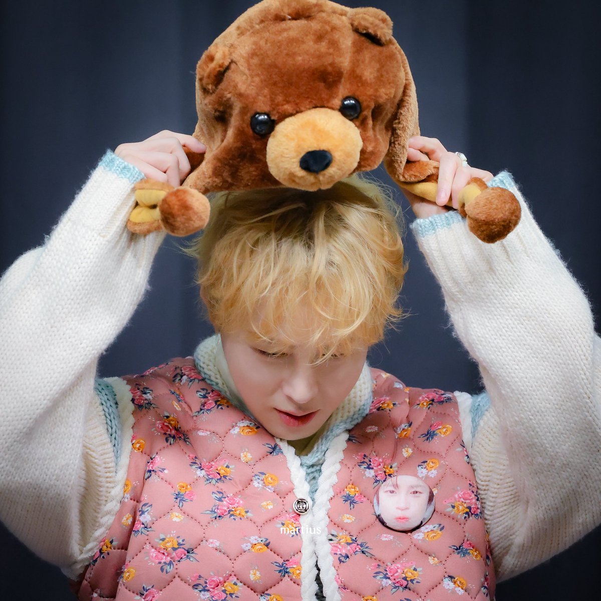 martius0322's tweet image. 260111 위드뮤 시그 팬싸 

사진인데 찡얼찡얼 소리가 들리네?? 

#하성운 #HASUNGWOON
#河成雲 #ハソンウン
#Tell_the_World 
@gooreumseng