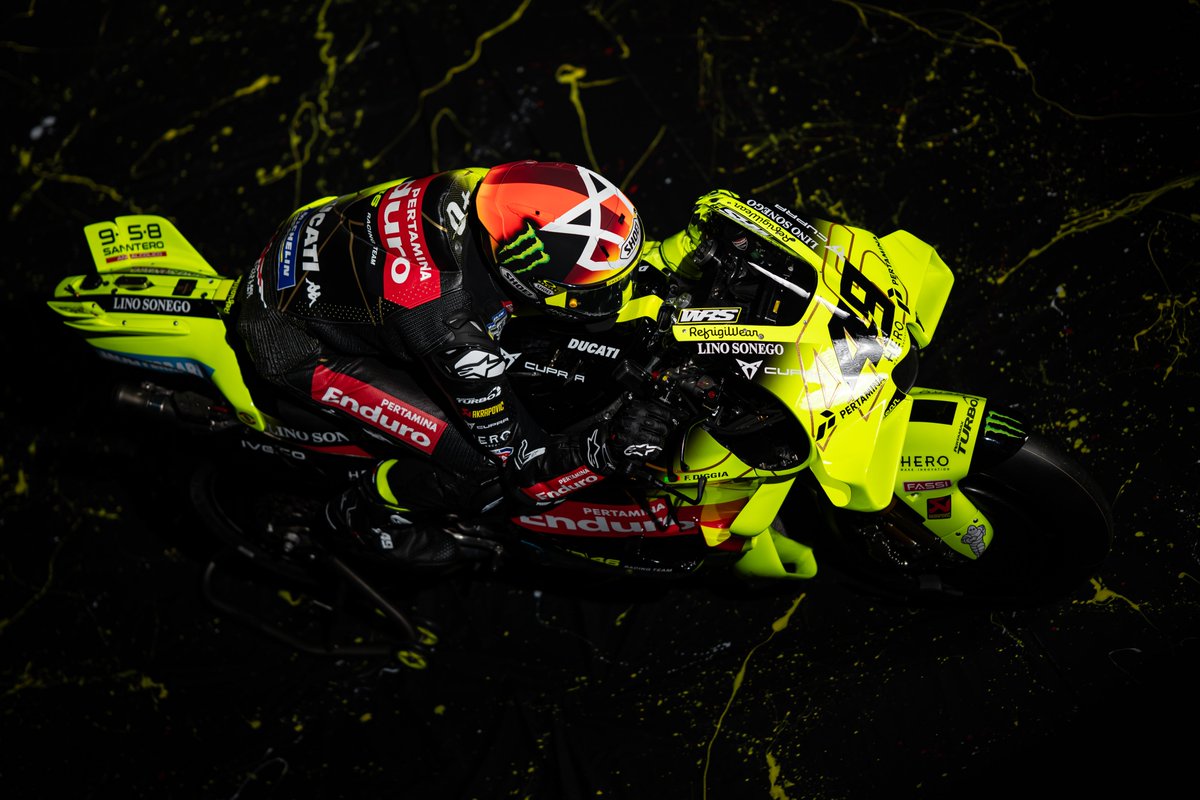 MotoGP's tweet image. Fluo yellow goes dark mode in 2026 🟡🌙

#MotoGP