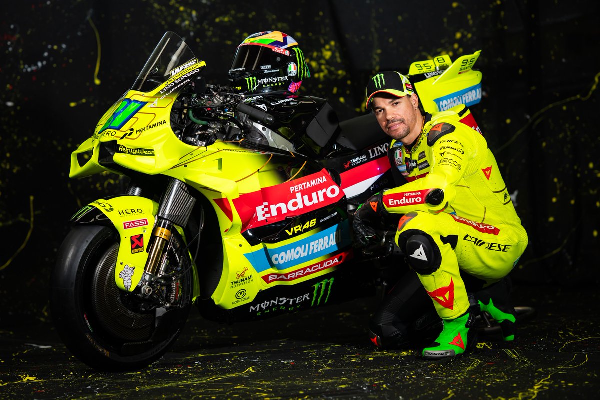 MotoGP's tweet image. Fluo yellow goes dark mode in 2026 🟡🌙

#MotoGP