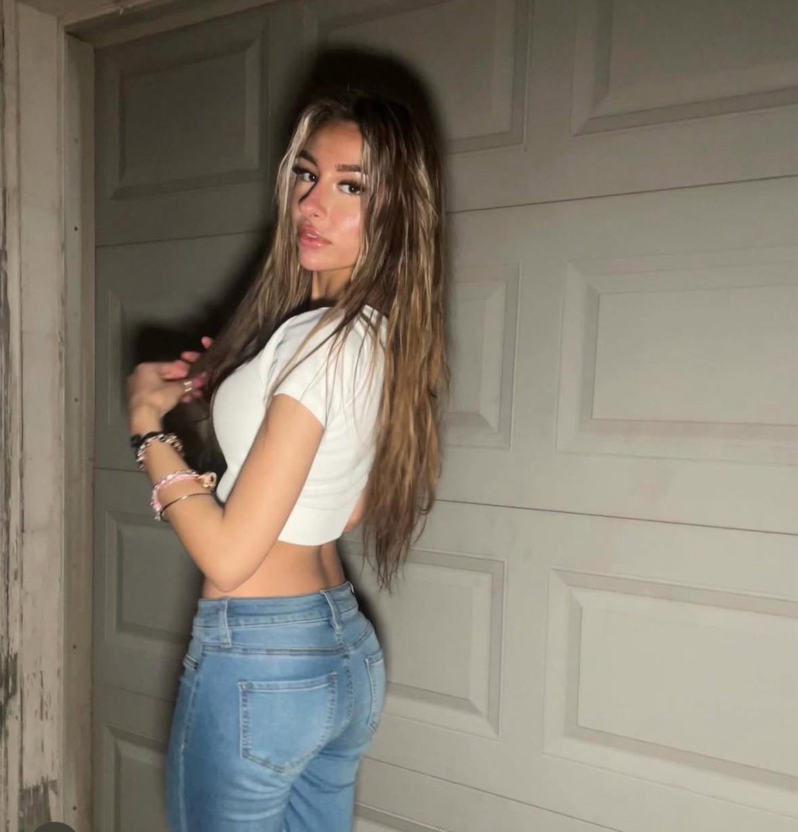 LessFindom's tweet image. Life is so easy when you look like me