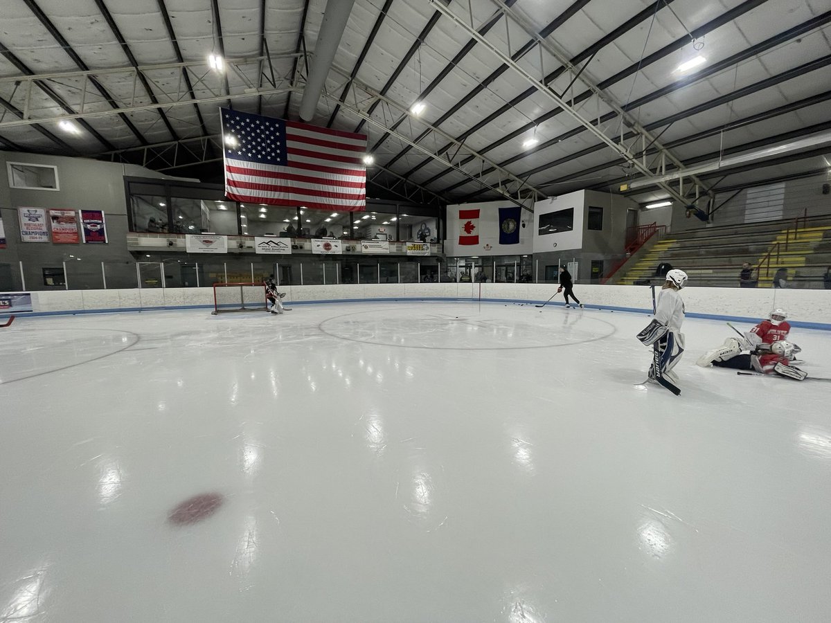 newenglandwolv1's tweet image. Tuesdays at 5pm are weekly Goalie Training for our Youth Goalies.  Ton of growth out of this group.   Keep grinding.  #newolves