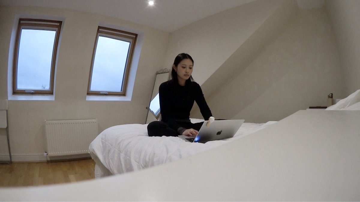 New YouTube video📹

ロンドンで初めて借りた部屋と行きたかったお店。
youtu.be/2hbOuhqErT0

YouTube更新しました🆙
なんとか！無事に部屋を借りることができました🏠
とりあえずは一安心😮‍💨
小さい部屋だけど気に入ってます☺️